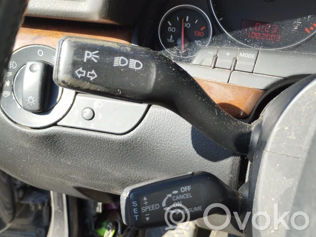Audi A4 S4 B6 8E 8H Leva indicatori 