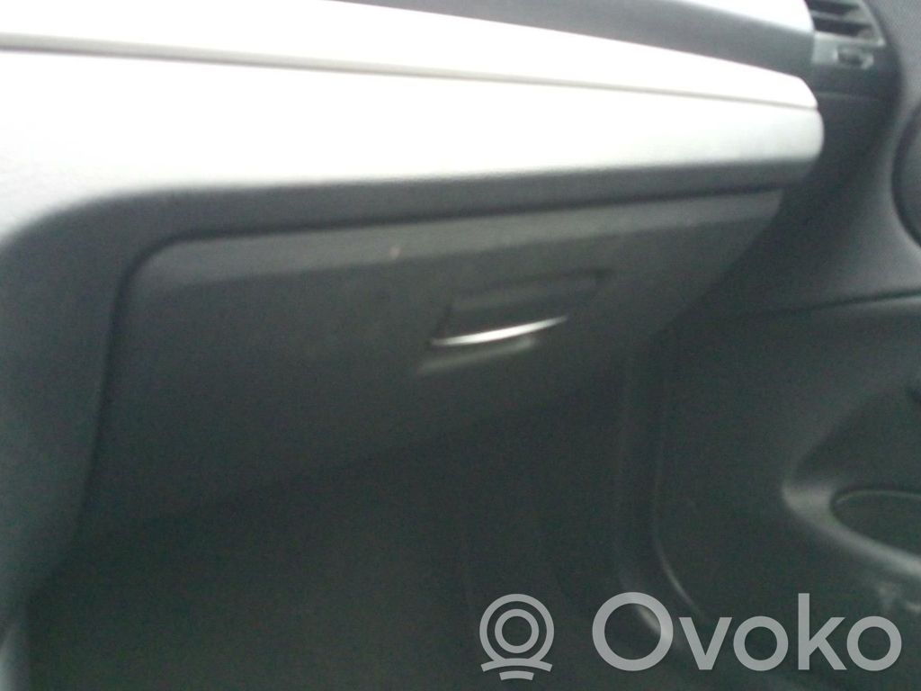 BMW 1 E81 E87 Glove box set 