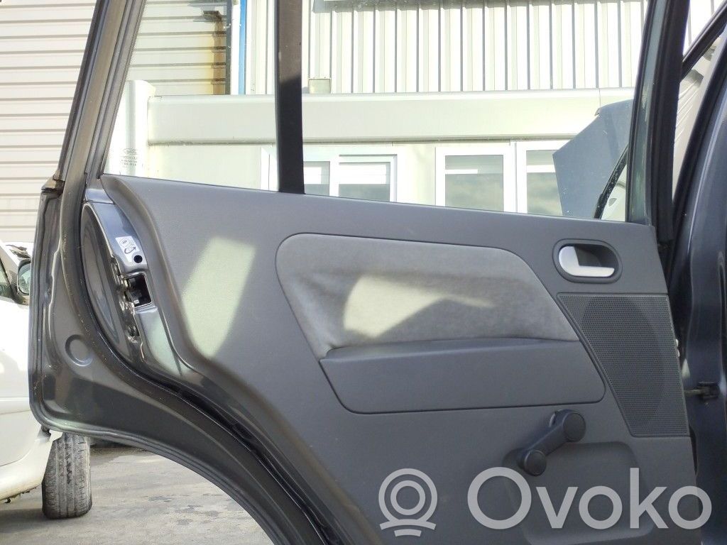 Ford Fusion Ventanilla de ventilación de la puerta trasera 