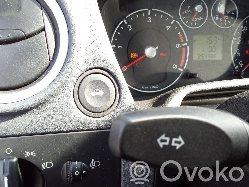 Ford Fusion Aizmugures durvju atvēršanas slēdzis 