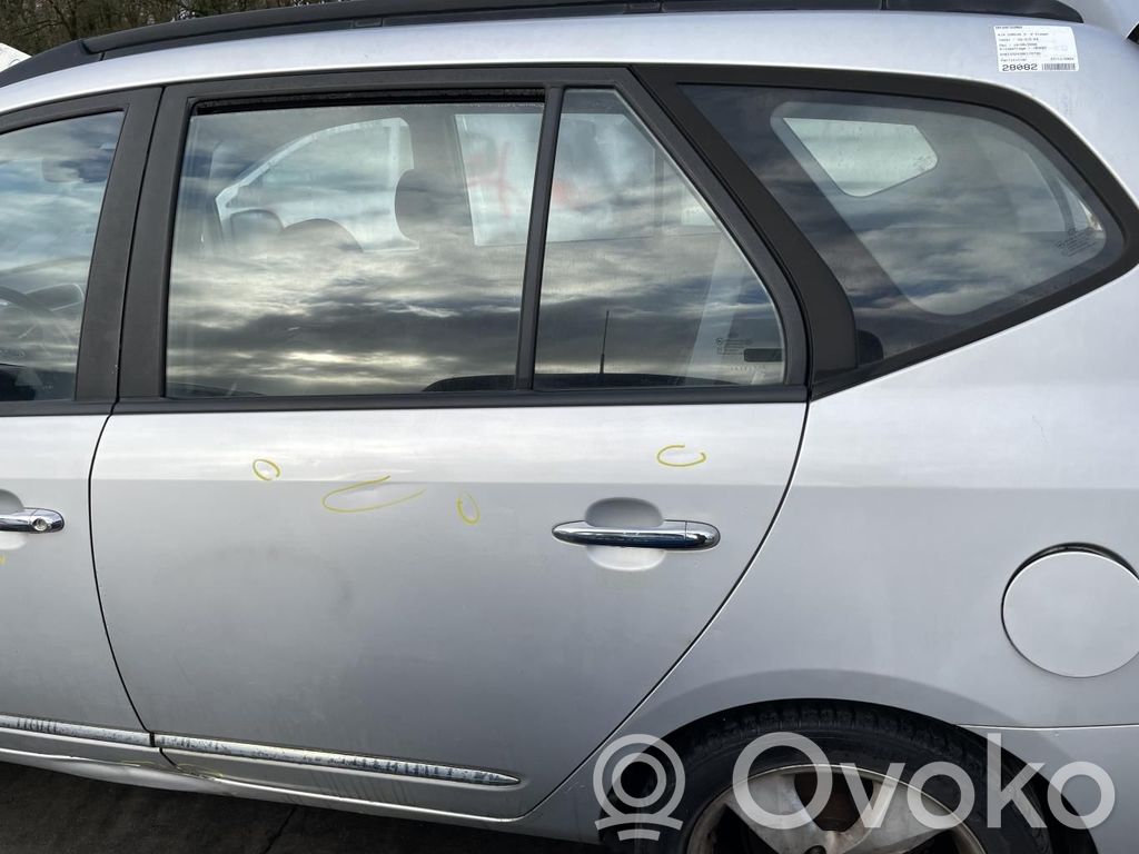 KIA Carens II Puerta trasera 