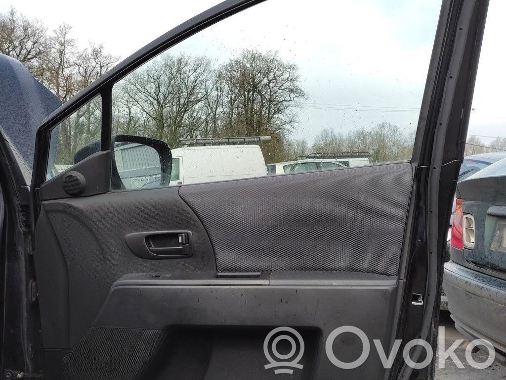 Mazda 5 Front door lock 