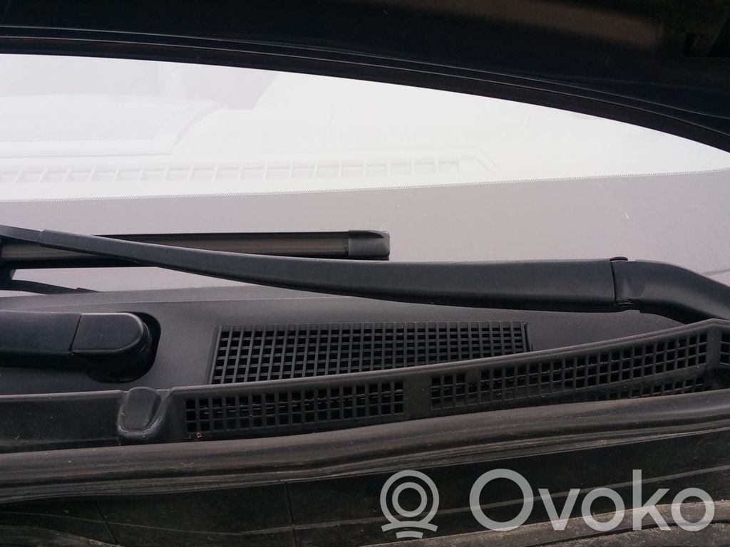 Mazda 6 Front wiper blade arm 