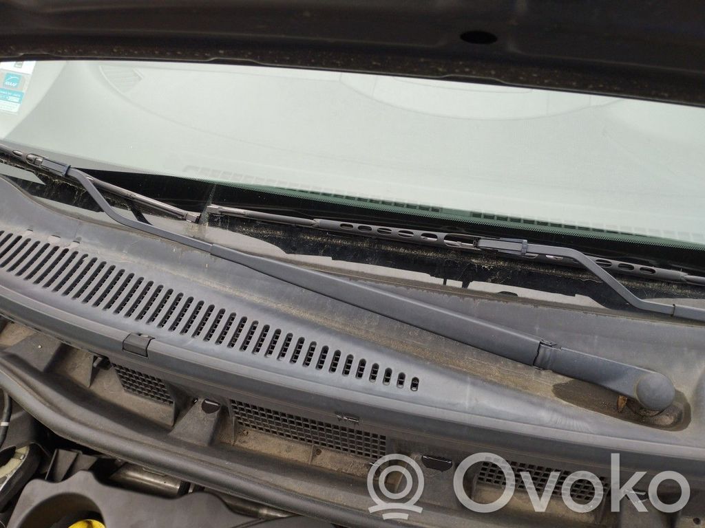 Nissan Note (E11) Front wiper blade arm 
