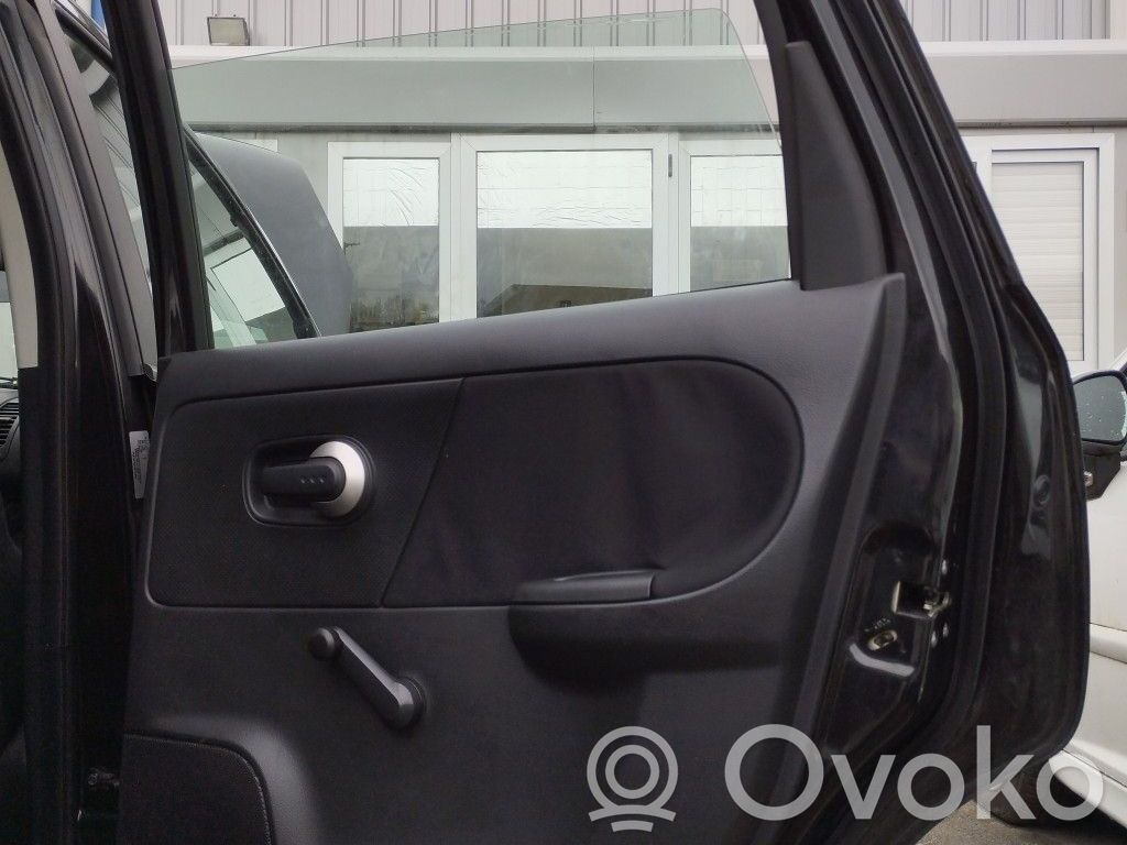 Nissan Note (E11) Takaoven ikkunalasi 