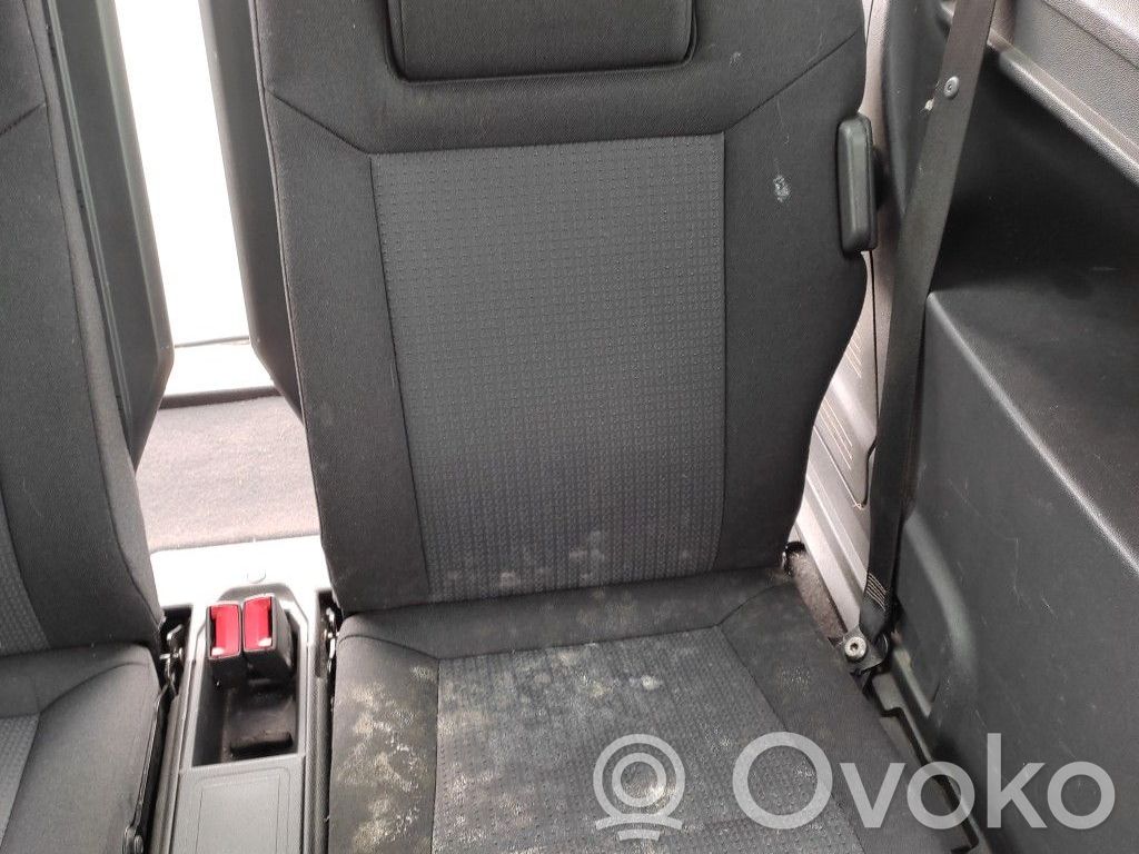 Opel Zafira B Takaistuin 