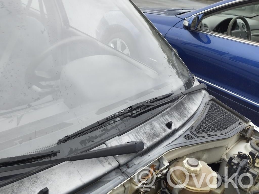 Renault Clio I Ramię wycieraczki szyby przedniej / czołowej 