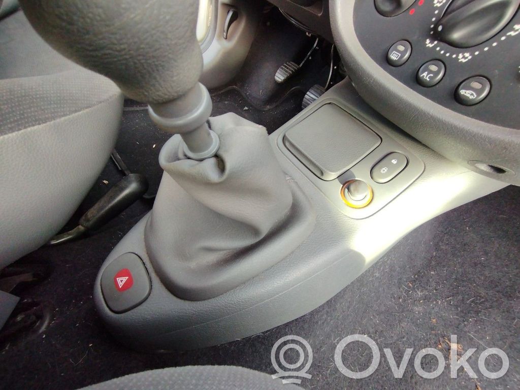 Renault Clio II Center console 