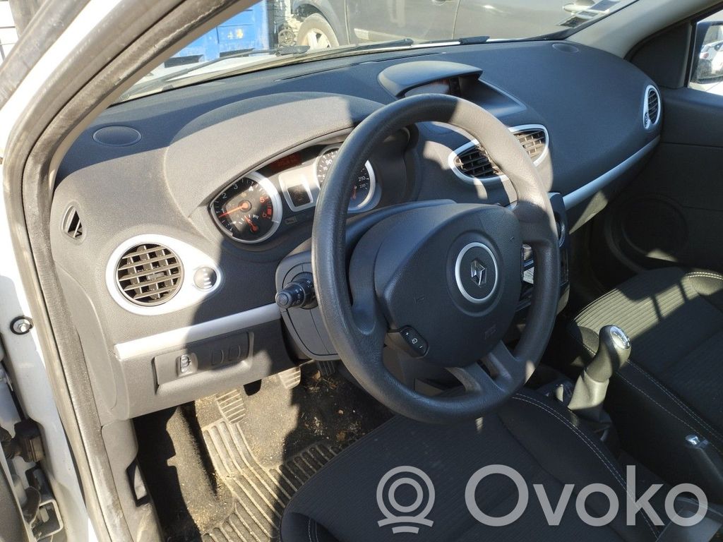 Renault Clio III Панель 