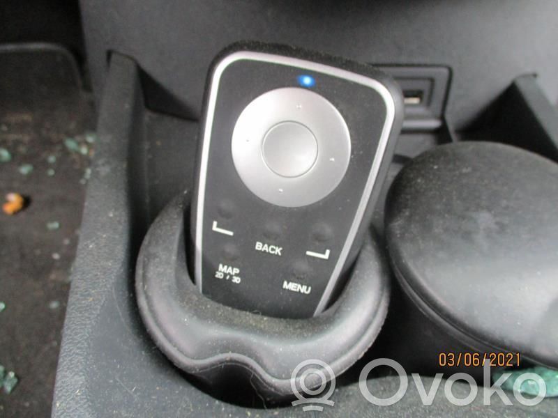 Renault Clio III Radio/CD/DVD/GPS head unit 