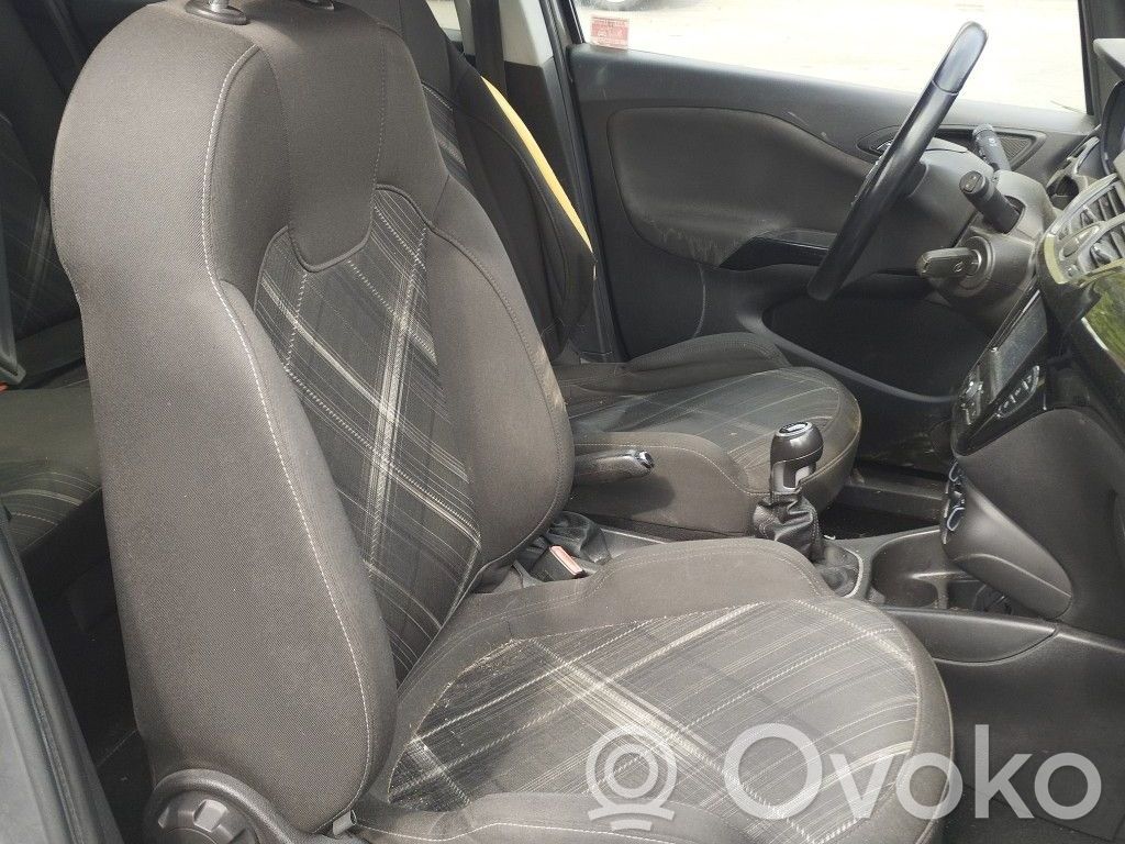 Opel Corsa E Etumatkustajan istuin 