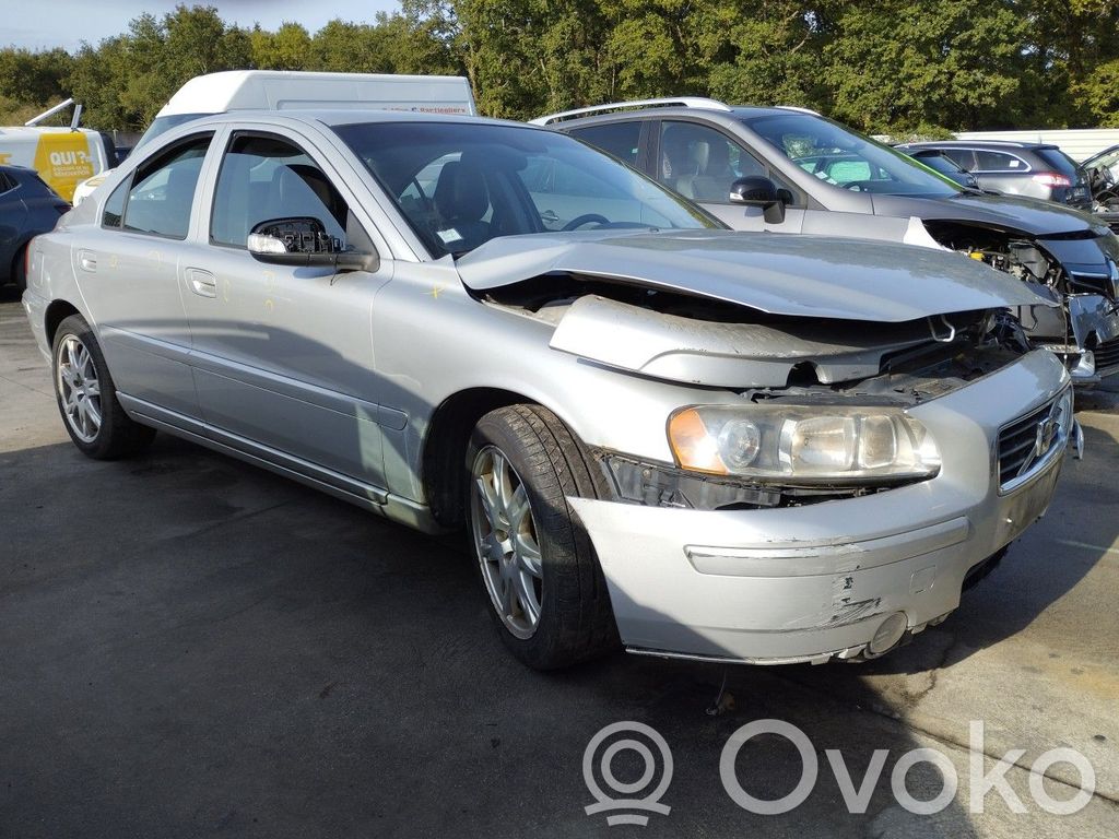 Volvo S60 Zacisk hamulcowy przedni 