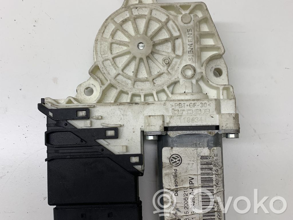 Volkswagen Touran I Silniczek podnoszenia szyby drzwi tylnych 