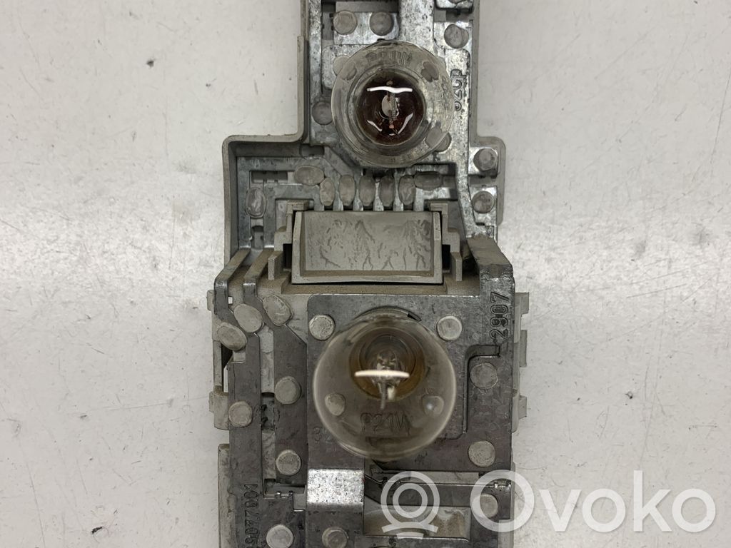 Audi A3 S3 8L Takavalon polttimon suojan pidike 