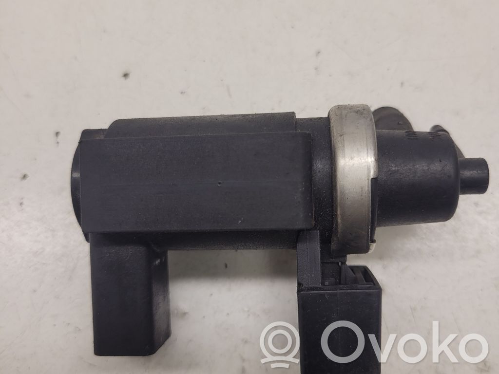Audi A4 S4 B7 8E 8H Zawór podciśnienia / Elektrozawór turbiny 