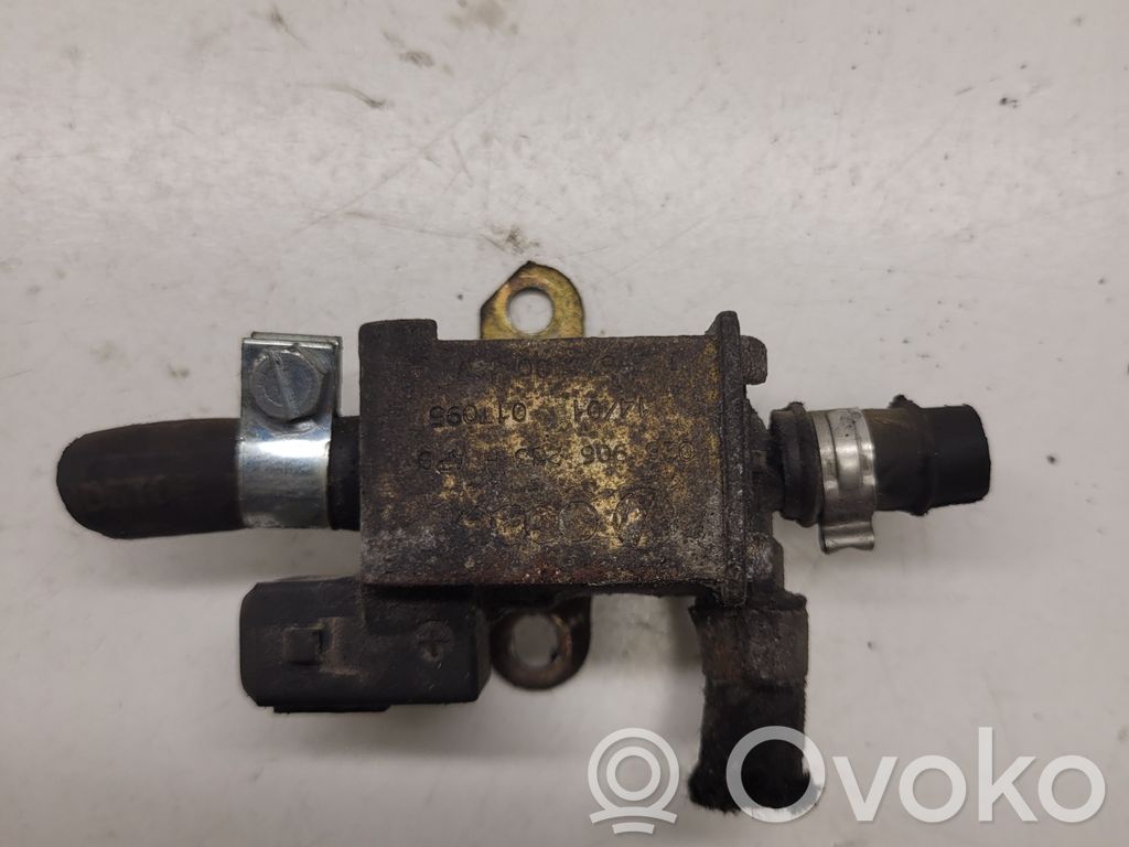 Audi A8 S8 D2 4D Válvula de vacío 