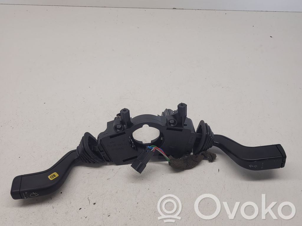 Opel Vectra B Interruptor/palanca de limpiador de luz de giro 