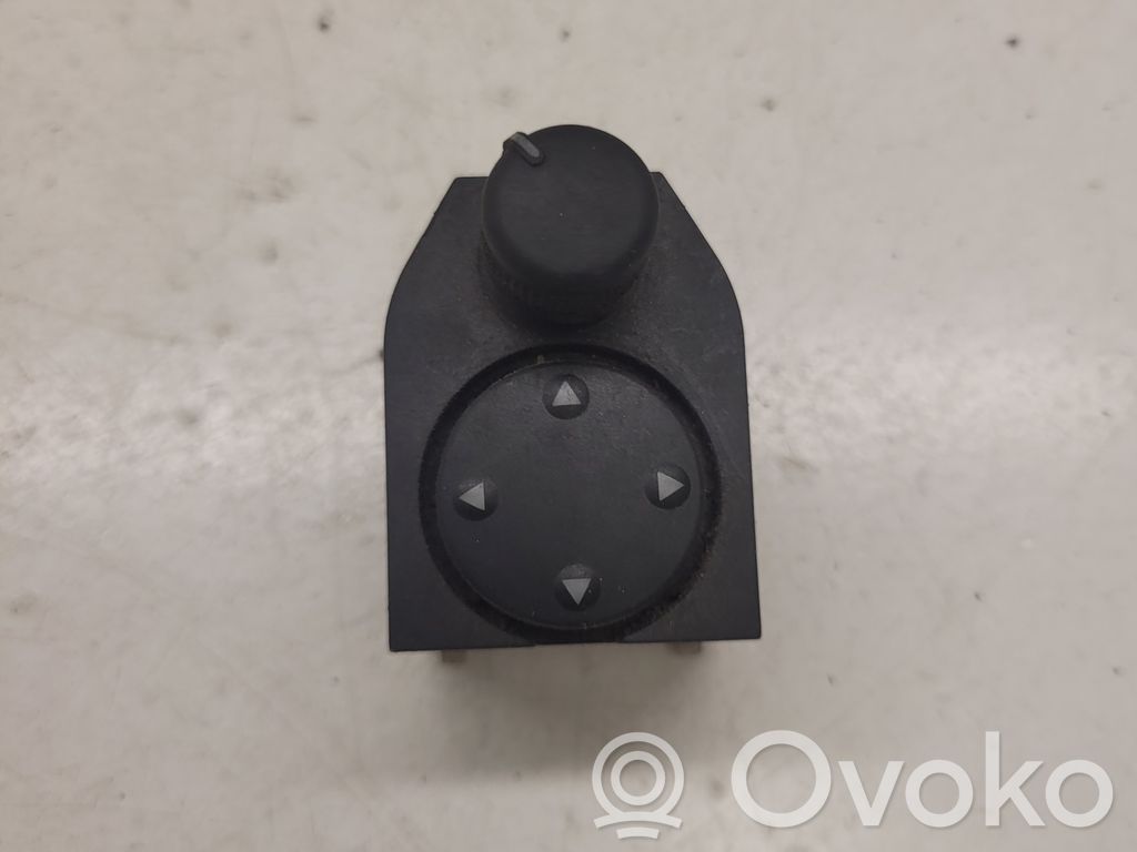 Audi A4 S4 B5 8D Wing mirror switch 