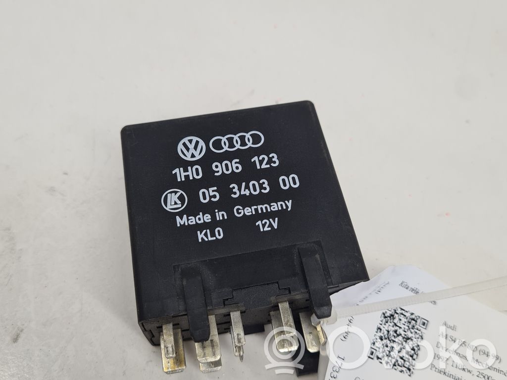 Audi A4 S4 B5 8D Inne przekaźniki 