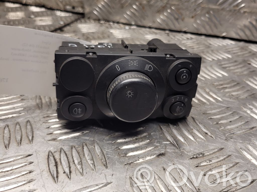 Opel Astra H Light switch 