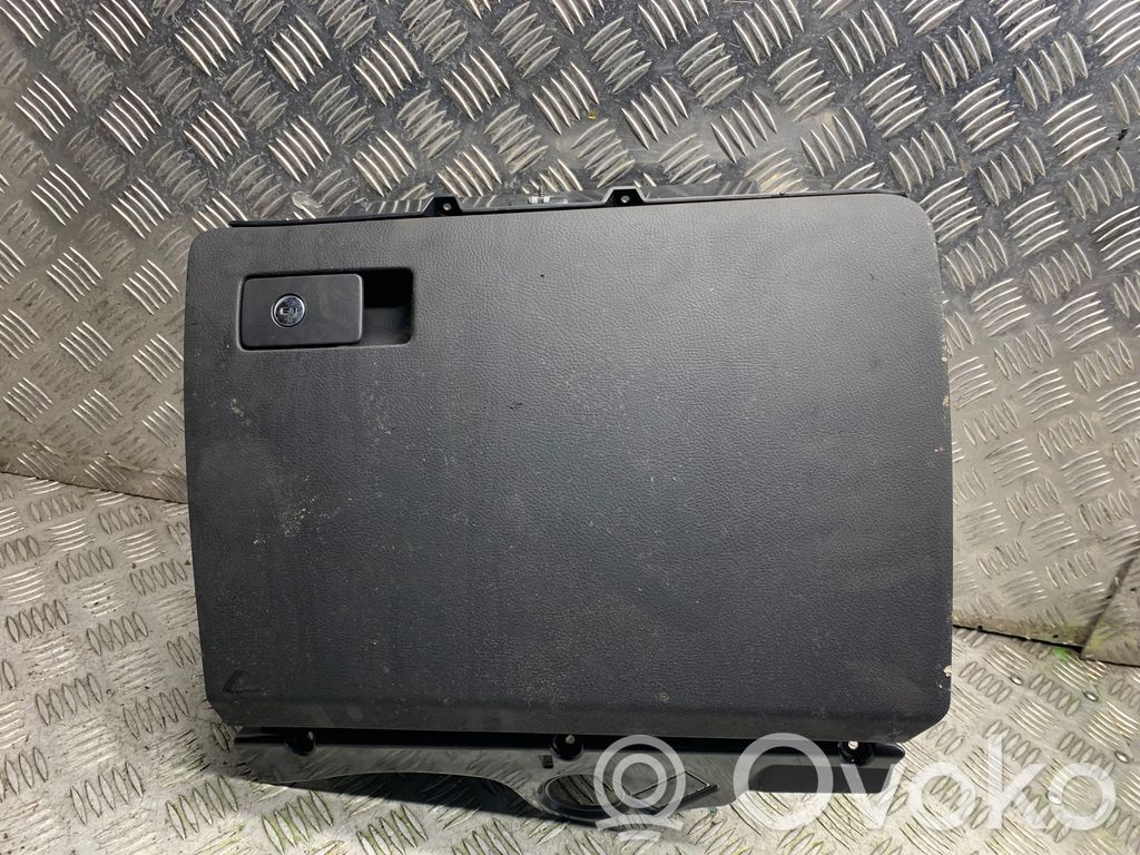 Volkswagen PASSAT B7 Juego guantera 