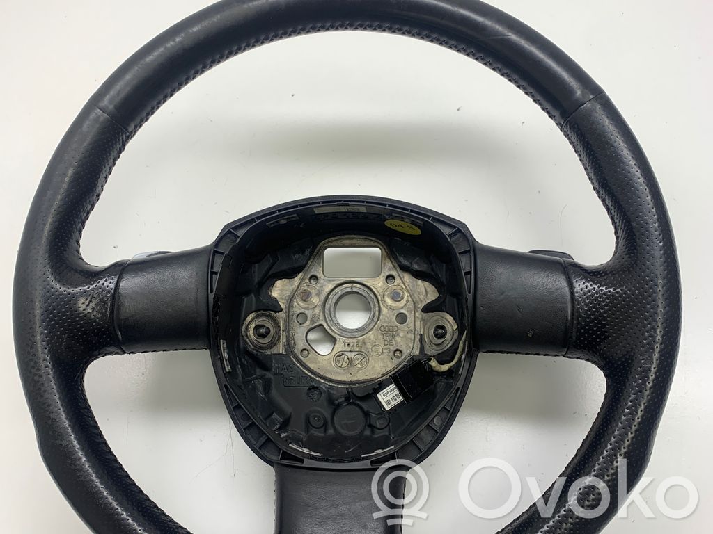 Audi A4 S4 B7 8E 8H Ohjauspyörä 