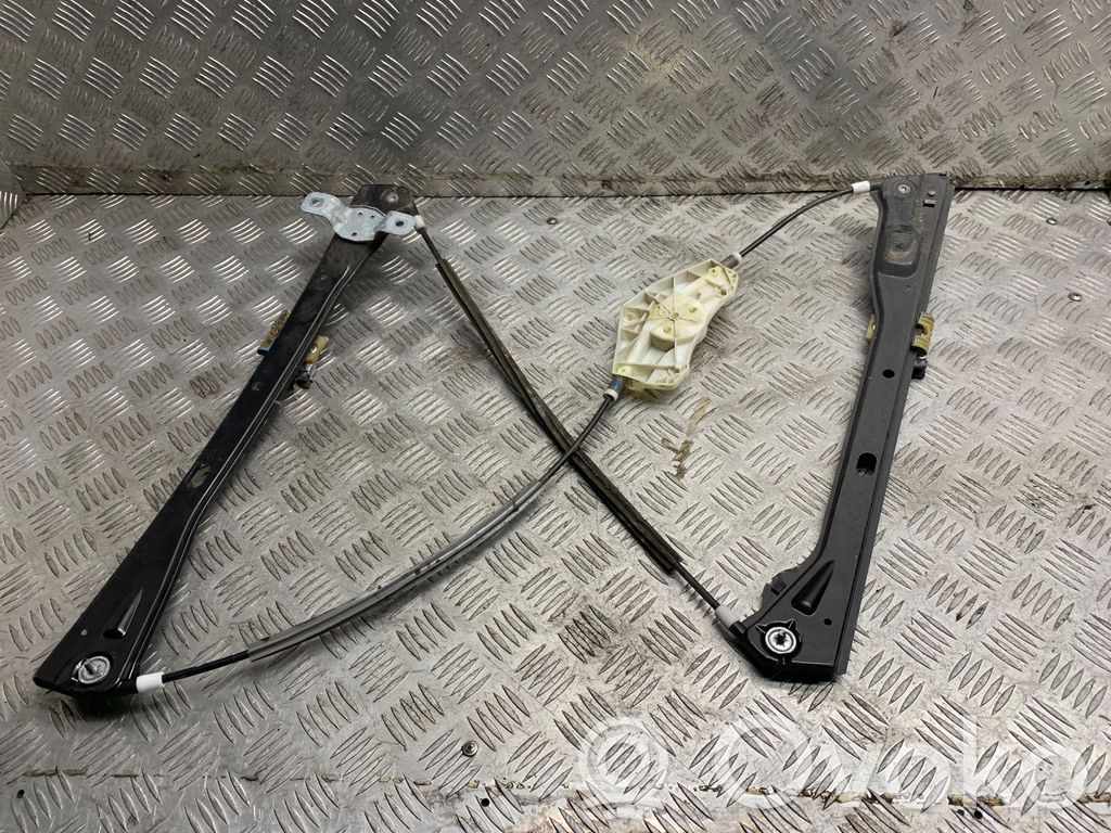 Volkswagen Golf V Mecanismo para subir la puerta delantera sin motor 
