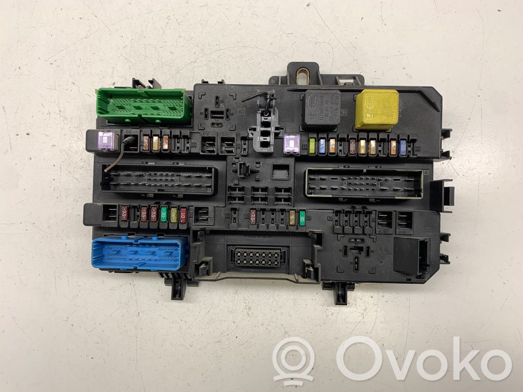 Opel Astra H Módulo de fusible 