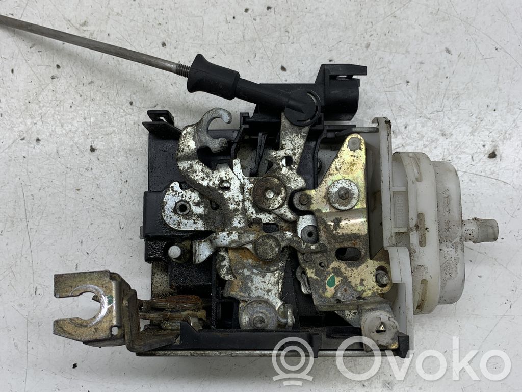 Audi A4 S4 B5 8D Türschloss vorne 