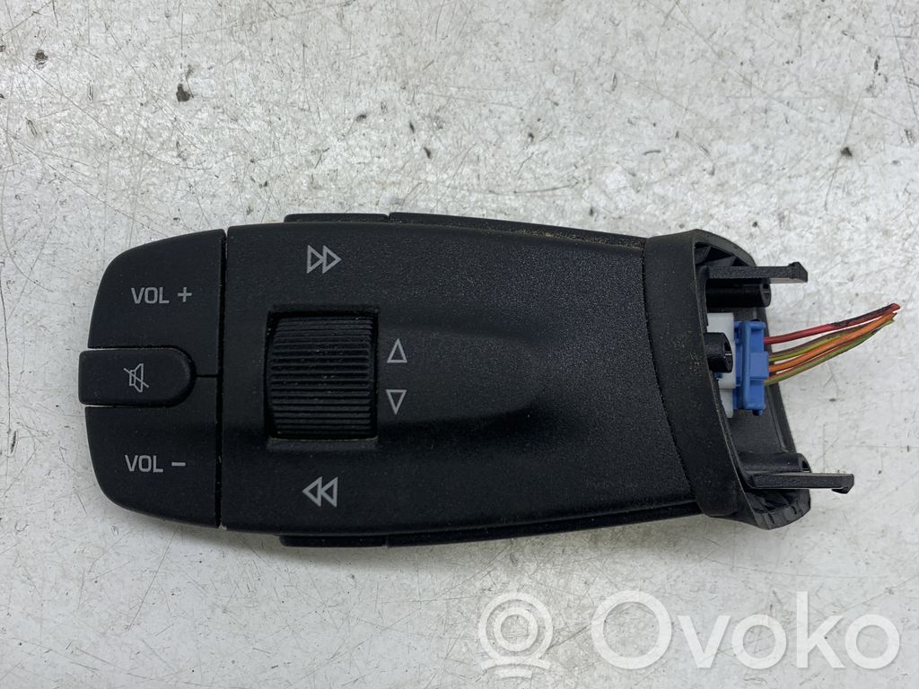 Skoda Roomster (5J) Interruptor de control multifunción 