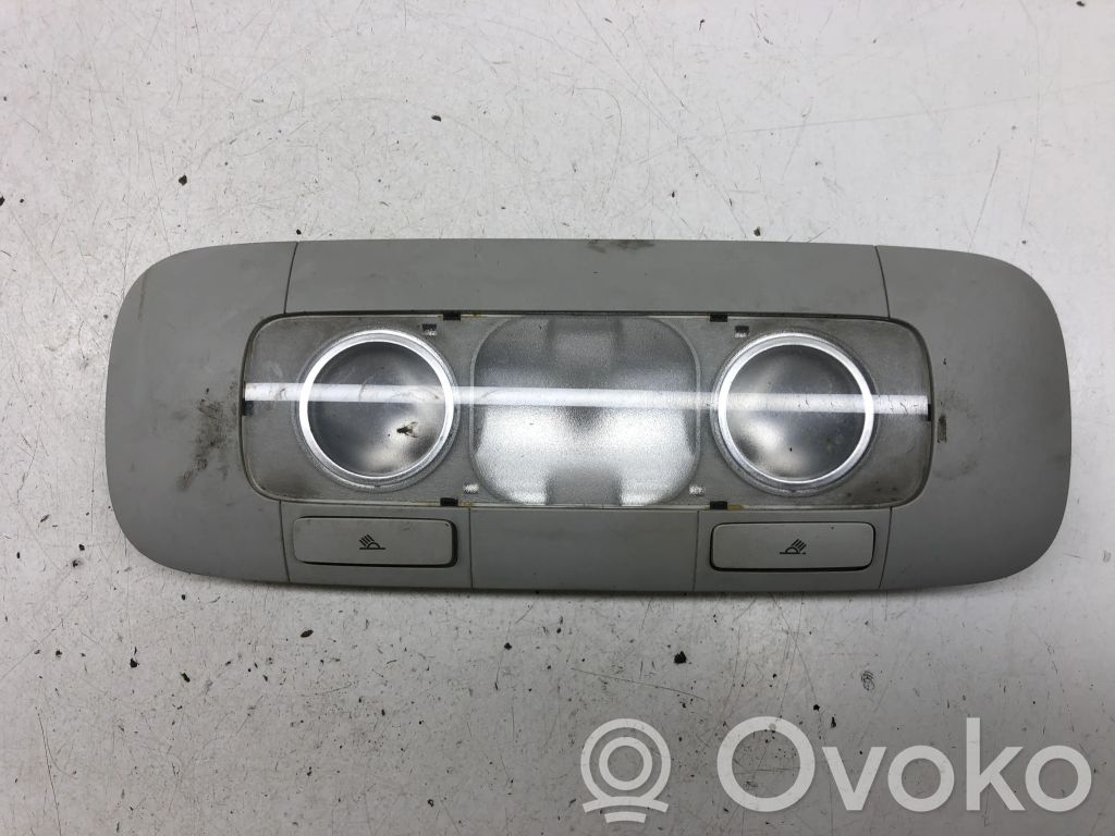 Volkswagen Golf V Lampka podsufitki tylna 