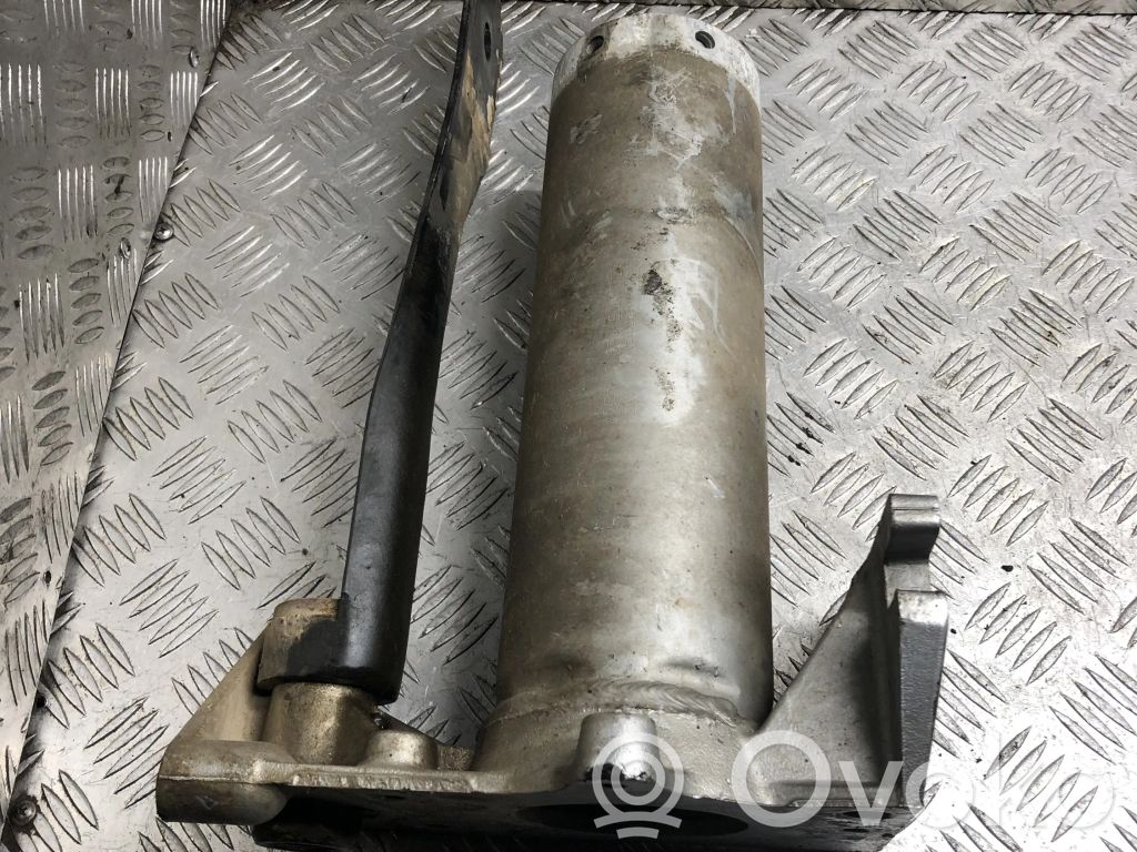 Audi A8 S8 D2 4D Odbój / Amortyzator zderzaka przedniego 