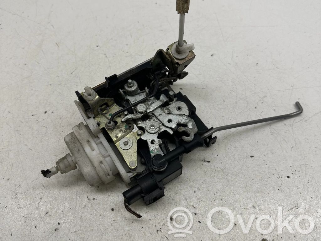 Audi A4 S4 B5 8D Türschloss vorne 