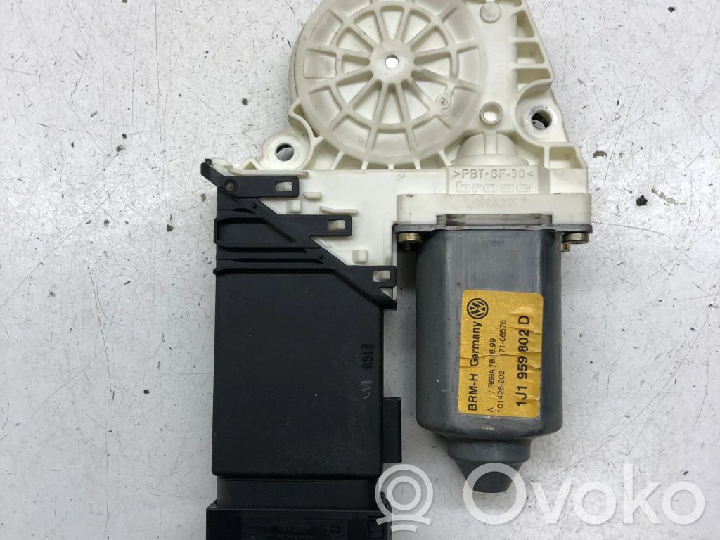 Volkswagen Bora Silnik regulatora szyby drzwi przednich 