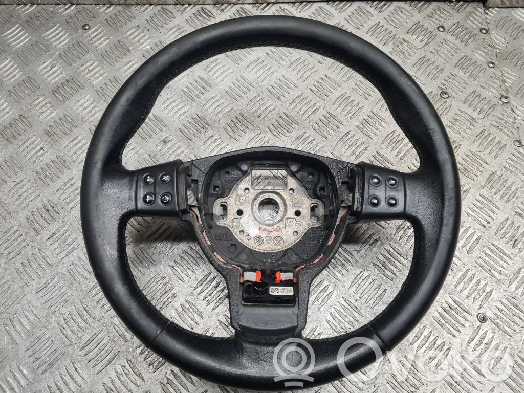 Ohjauspyörä   5P0419091K,61785000A
