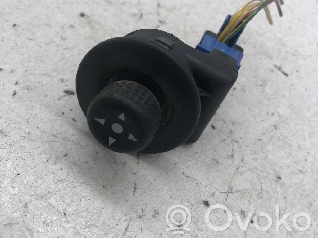 Wing mirror switch   185526,185526