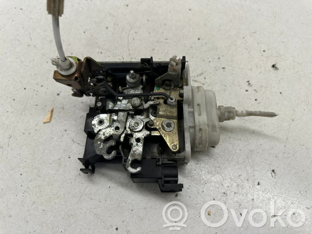 Audi A4 S4 B5 8D Etuoven lukko 