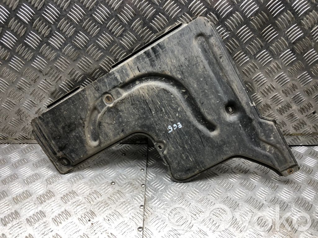 BMW 7 E65 E66 Apakšas aizsargs šasijas aizmugurējā daļā 