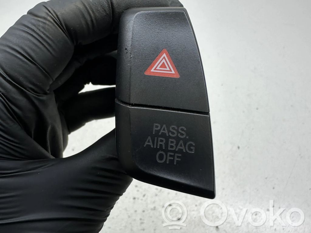 Audi A4 S4 B8 8K Hätävilkkujen kytkin 