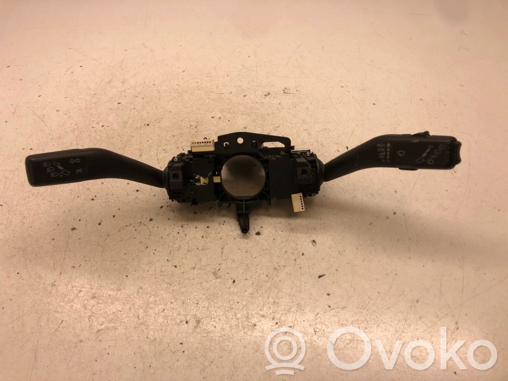 Volkswagen Golf VI Interruptor/palanca de limpiador de luz de giro 