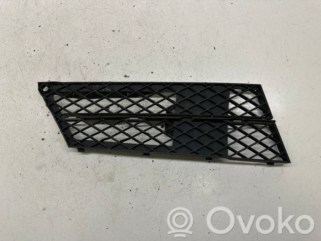 BMW 5 E60 E61 Apakšējais režģis (trīsdaļīgs) 