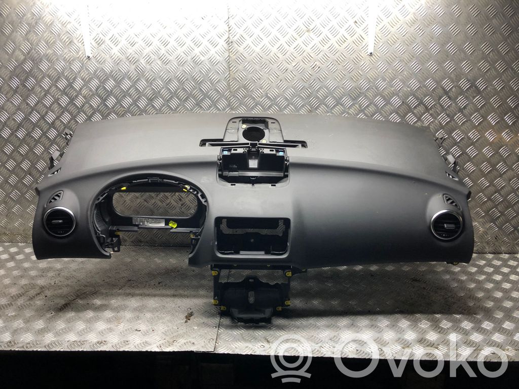 Opel Meriva B Panelis 