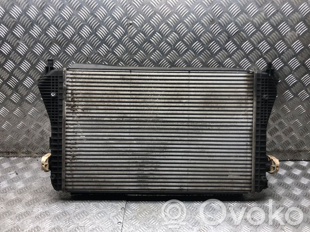 Volkswagen PASSAT B6 Chłodnica powietrza doładowującego / Intercooler 