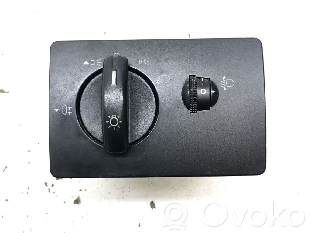 Light switch   4M5T13A024EA