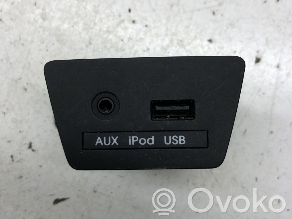 Hyundai ix35 Enchufe conector entrada auxiliar 