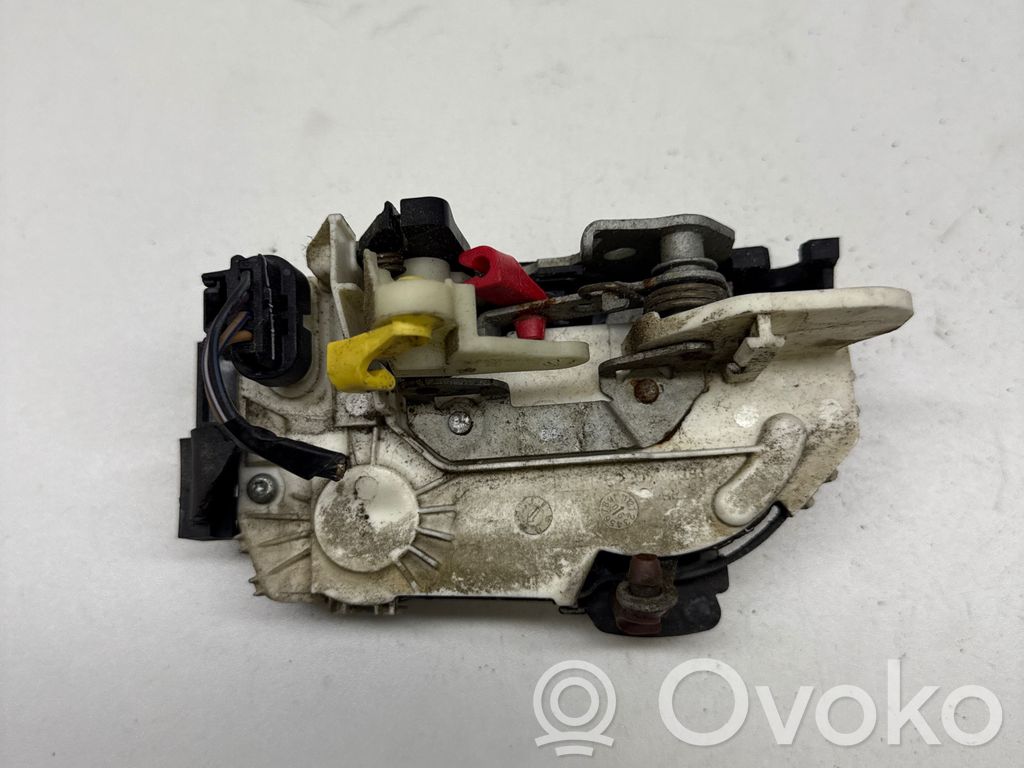 Front door lock   04589416AE