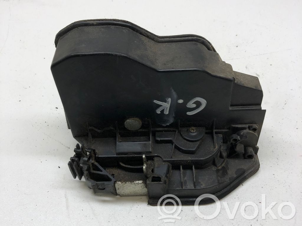Rear door lock   7202147