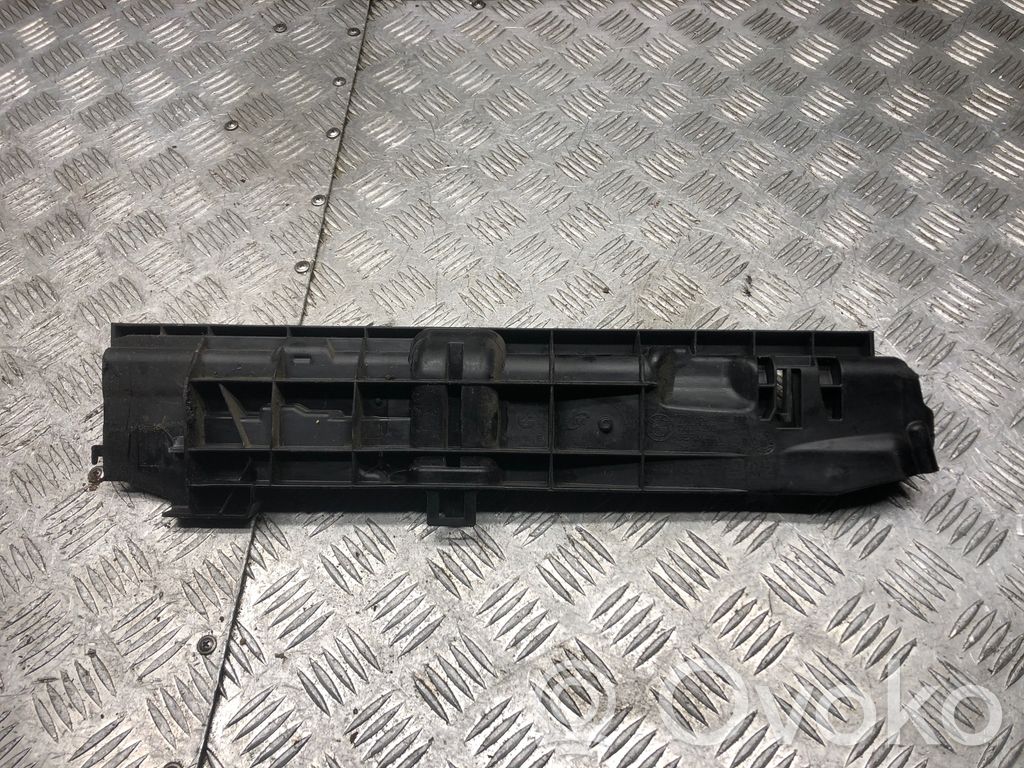 BMW 1 E81 E87 Radiator mount bracket 