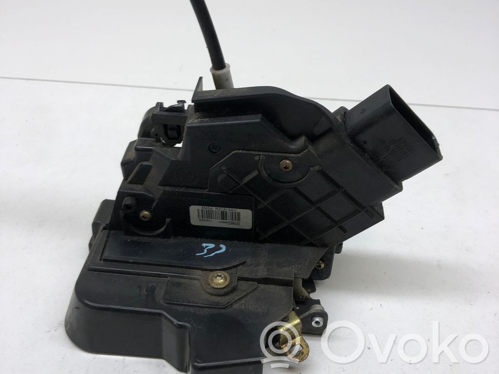 Ford C-MAX I Etuoven lukko 