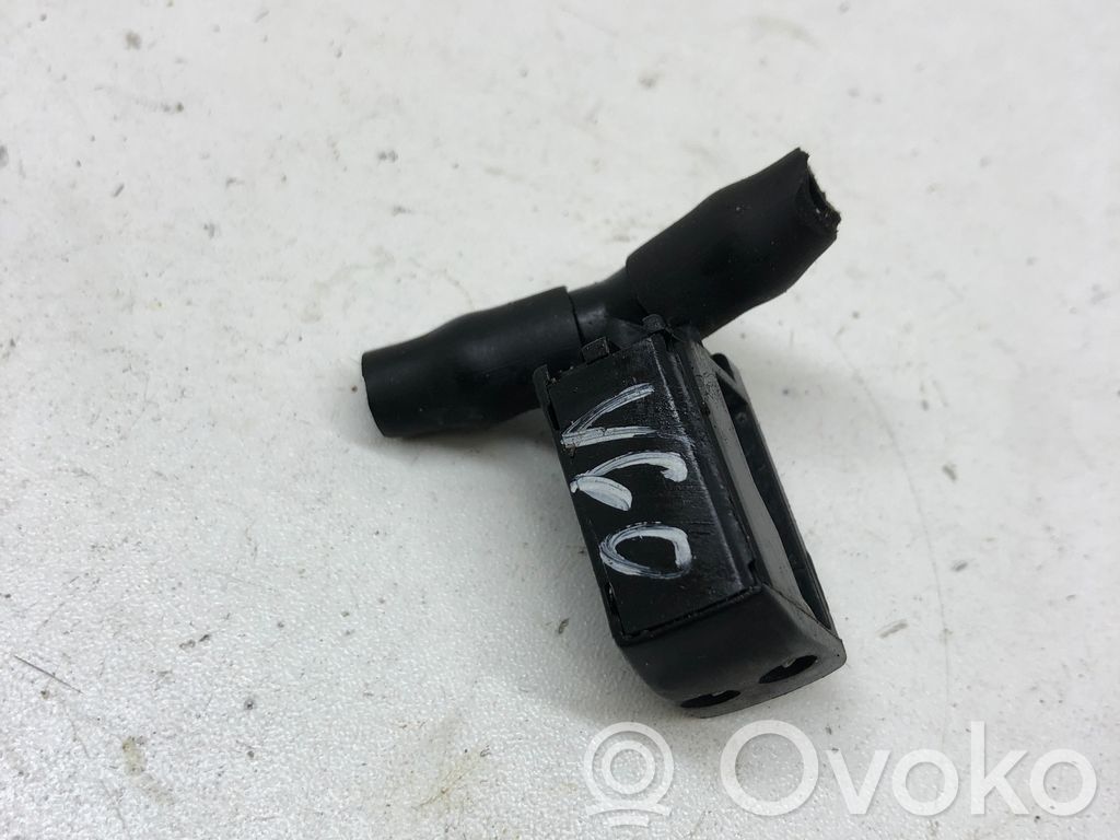 Windshield washer spray nozzle